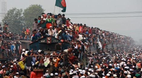 Crowed-Train-ride-470x260 (1)